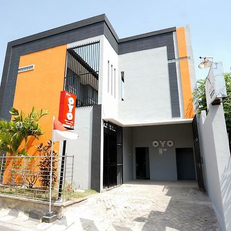 Oyo 1316 Mentari Family Homestay Probolinggo Exterior foto
