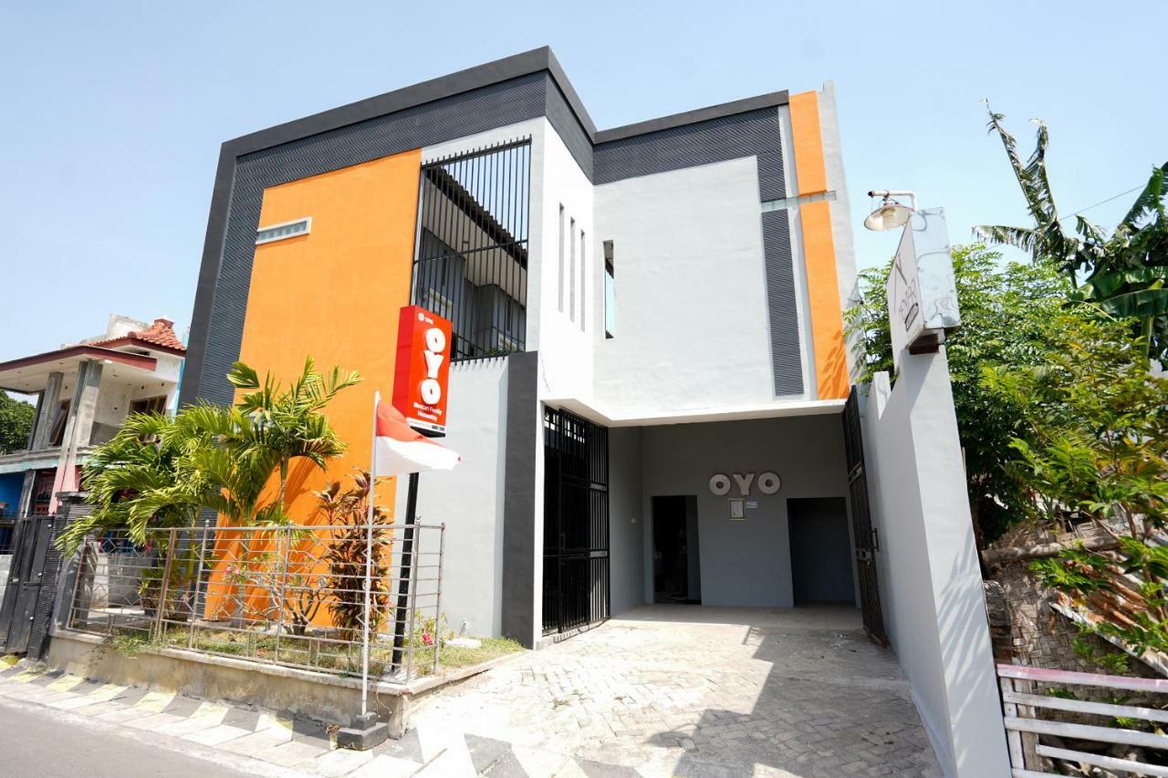 Oyo 1316 Mentari Family Homestay Probolinggo Exterior foto