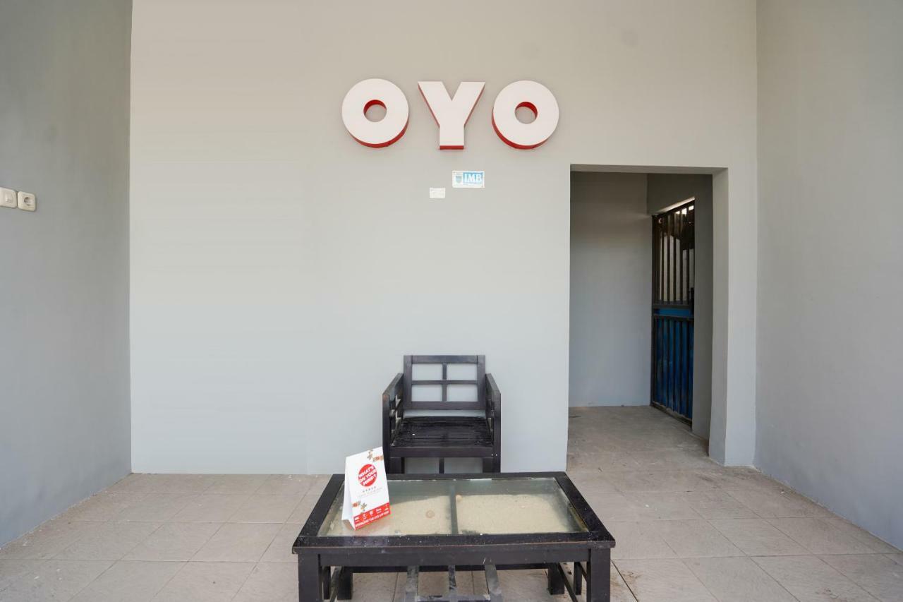Oyo 1316 Mentari Family Homestay Probolinggo Exterior foto